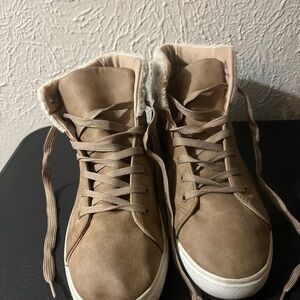 Women's Tan High-Top Sneakers‎